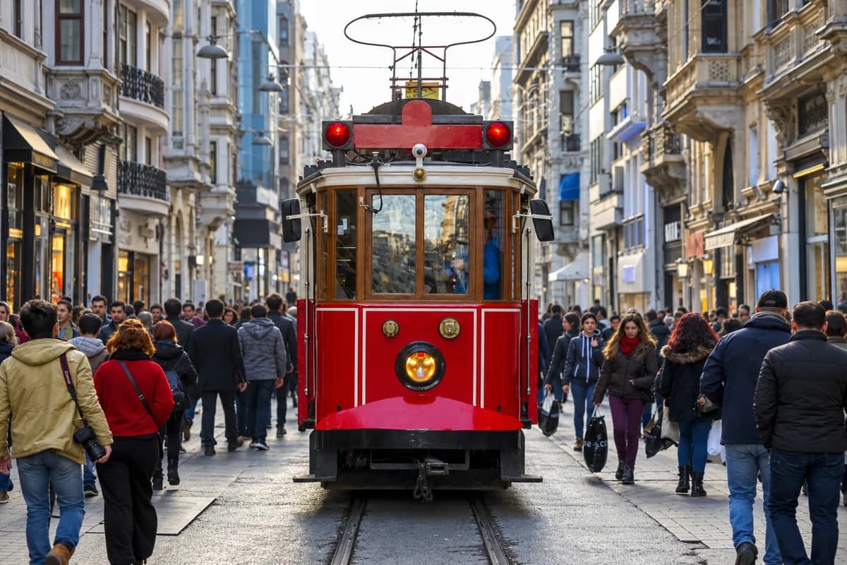 A Vegetarian Tour on Istiklal Avenue From Taksim to Tünel 🌿